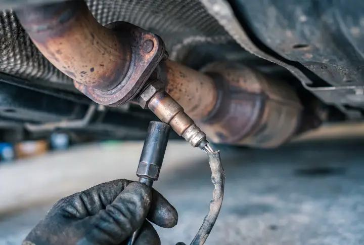 Diagnosing P0420 and C1201 on a 2005 Toyota Yaris II